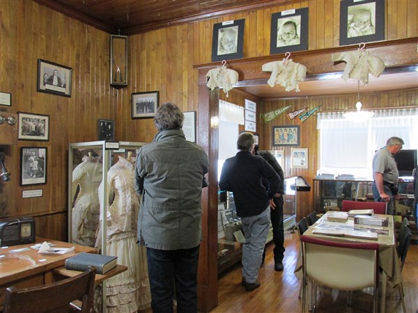 Beau Bridges and Brooke Shields visit the museum in 2016